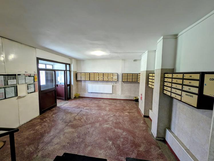 Liberty Mall-Rond Cosbuc,Nasaud stradal,bloc/scara impecabile,semimobilat,S-E - 9