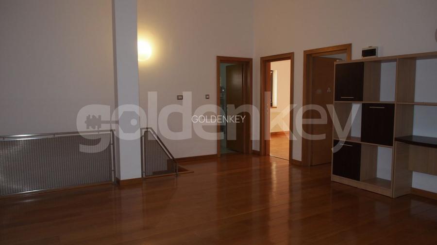 Vila moderna, garaj si vecinatati linistite - 11