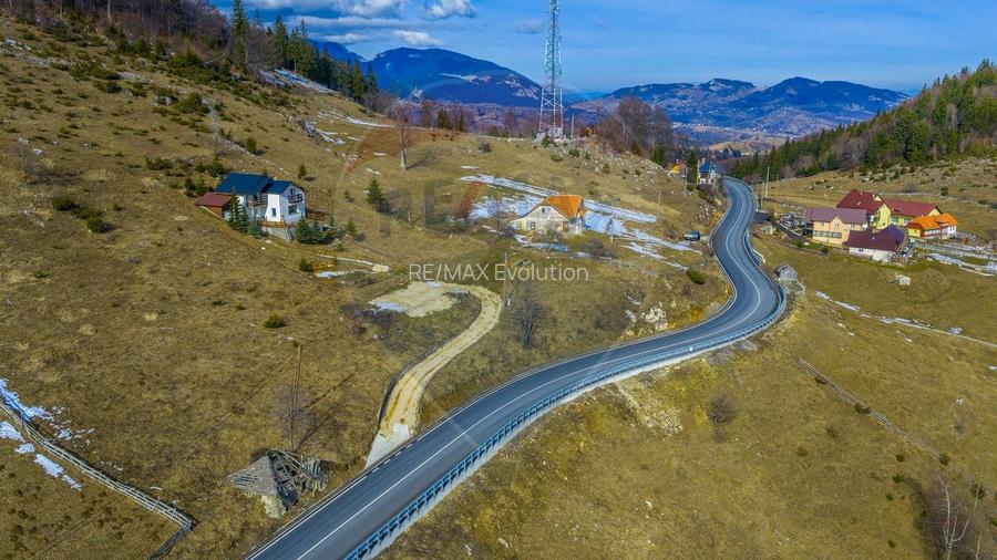 Teren intravilan CU PRIVELISTE DE POVESTE- Fundata- Romania - 16