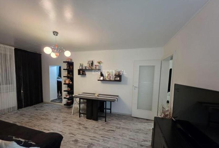 Apartament -4 camere - semidecomandat - Berceni  - 2