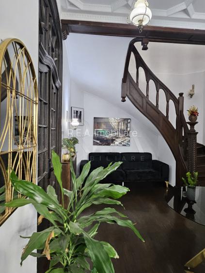 Casa de birouri de inchiriat 11 camere - 11