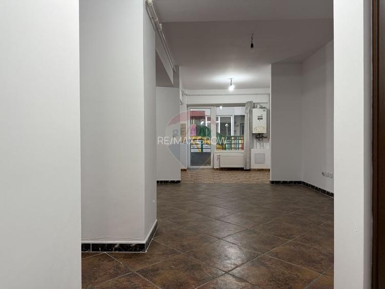 Apartament cu 3 camere de vânzare cu loc de parcare, Calea Bârladului - 7