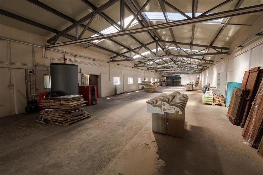 Hala Industriala Renovata + 1500 MP Teren Halchiu