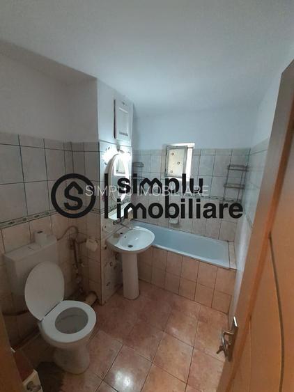 2 decomandate, centrala, p/4, Rovine - 108 000 de euro