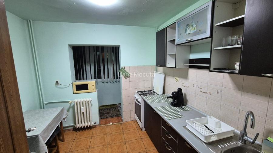 Inchiriez apartament doua camere in Micalaca zona 300