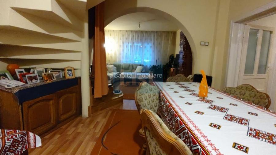 Casa cu mansarda, 7 camere, anexe, Sanmartin - 11