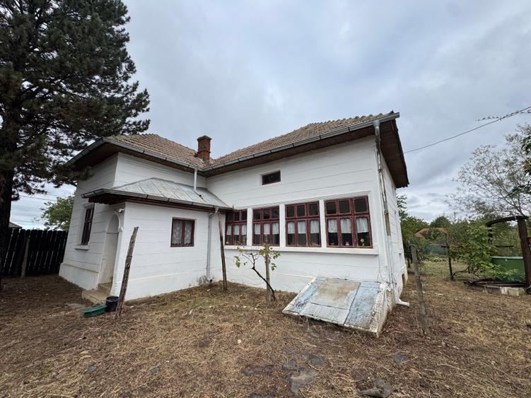 Casă cu anexe de vânzare în Sat Roșiori, Comuna Vânători, jud. Mehedinți