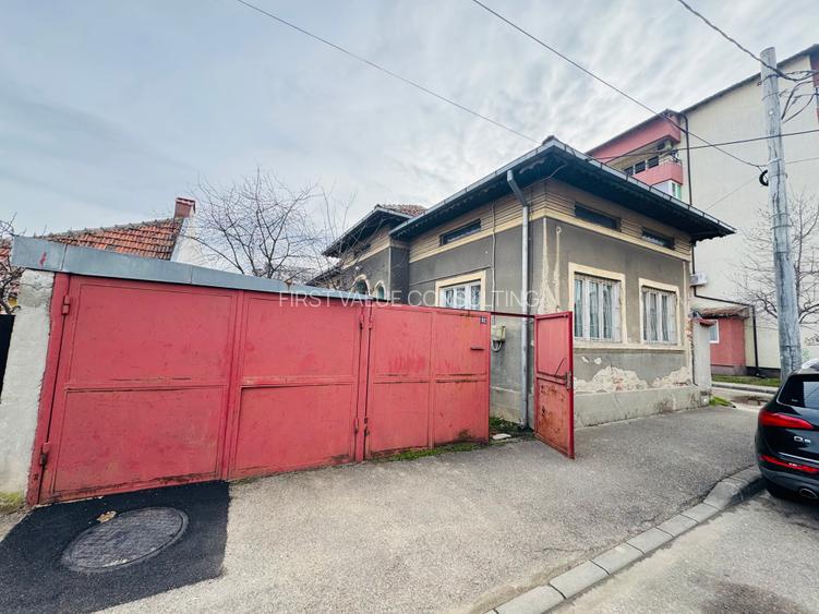 Casă individuală | 141 mp construiți | Teren 456 mp | Garaj | Construcție solidă - 2