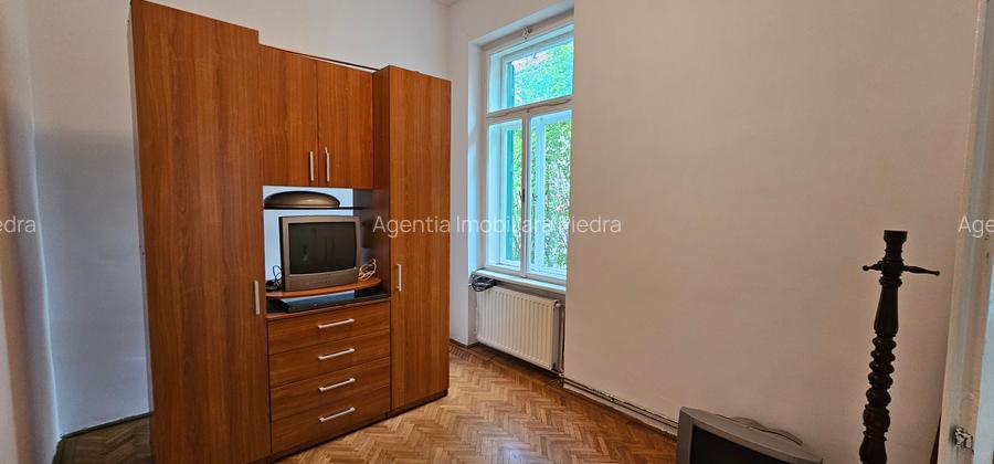 Vand garsoniera la casa situata in zona Parcului Sub Arini,parter,25m+147m teren - 2