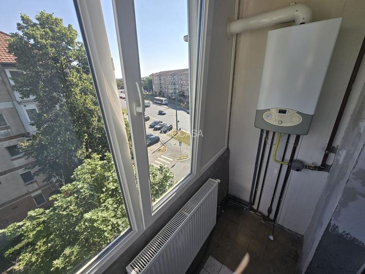 Langa Sud Plaza. Decomandat. Centrala proprie. 2 Balcoane, Debara. - 11