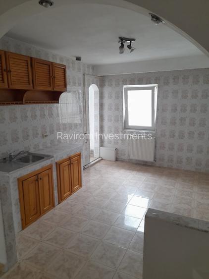 Apartament trei camere decomandat, etaj patru bloc 1986, centrala, simplu, liber - 4