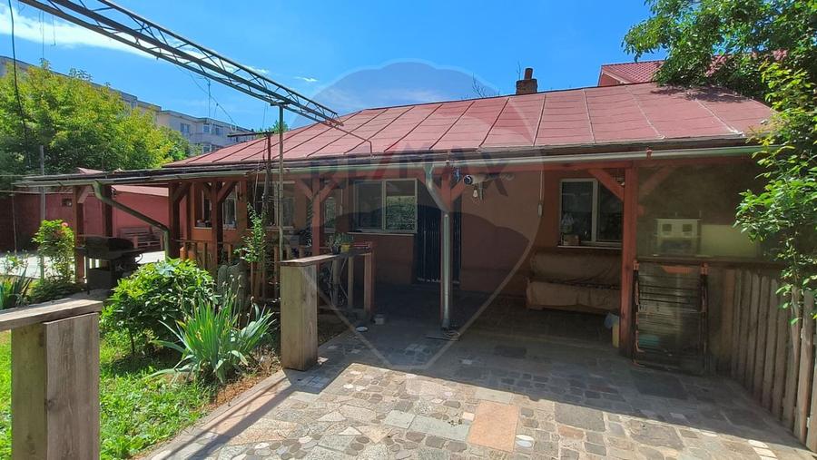 Casă 3 camere + teren 935 mp de vânzare - Zona General Galați