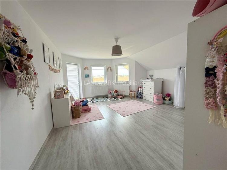 CASA individuala cu garaj, 5 camere, 3 bai Dumbravita zona lac Macilor - 21