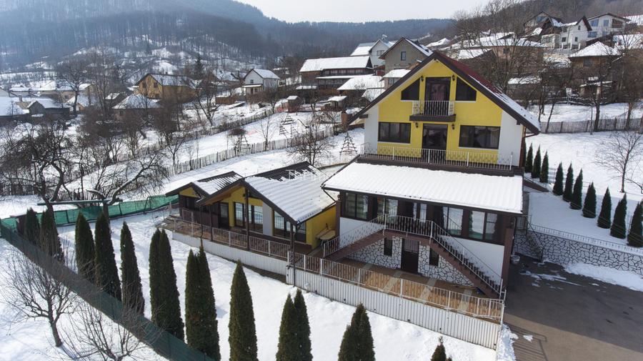 Vilă la munte cu view superb- Valea Doftanei, 1400 mp teren; casă 400mp - 2