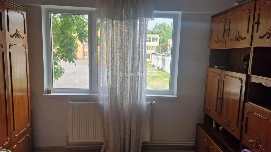 De vânzare apartament 2 camere decomandat etaj 1 - 3