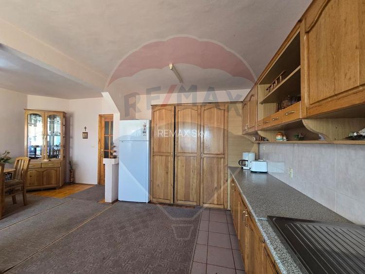 Casă spațioasă 331 mp utili + 5175 mp teren | Piscină interioară - 4