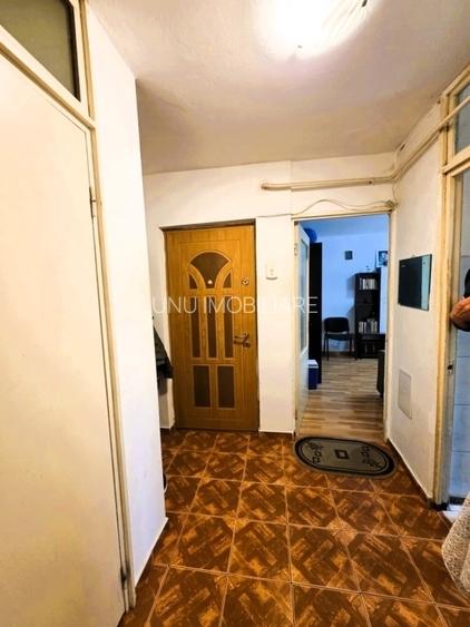 Etaj 2-Podul de Fier-Intersectie-2 Camere Decomandat-bloc 81' - 7