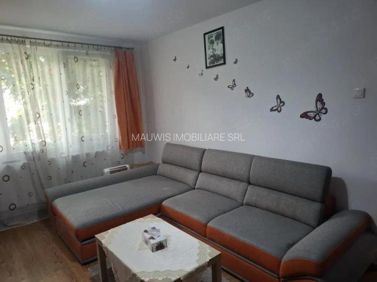 Vand apartament cu 2 camere in zona Straja Sector 4 - 6