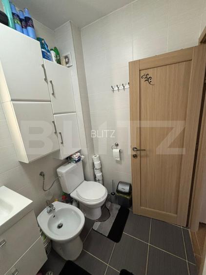 Apartament semidecomandat cu 3 camere, etaj intermediar, parcare, zona Terra - 12