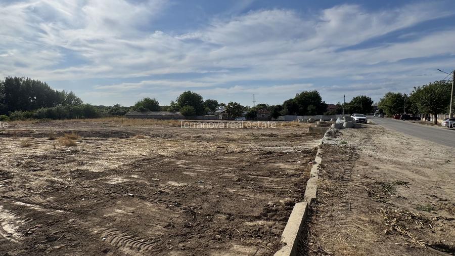 Teren Draganesti-Olt la soseaua principala N Titulescu - 4