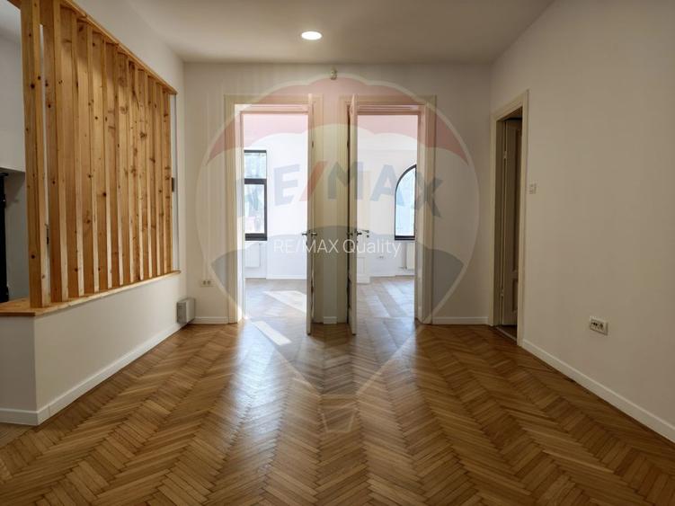 Apartament în vilă din perioada interbelică proaspăt renovat - 9