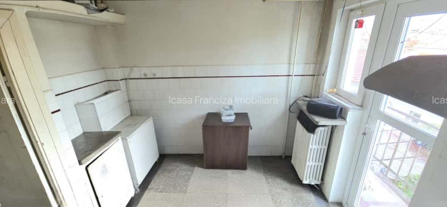 Apartament 4 camere, 91mp, Gara de Nord, 1 minut de metrou,ideal pentru renovare - 11