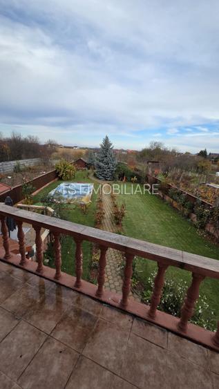 Casa spatioasa cu piscina, crama si teren generos – zona Aurel Vlaicu - 9