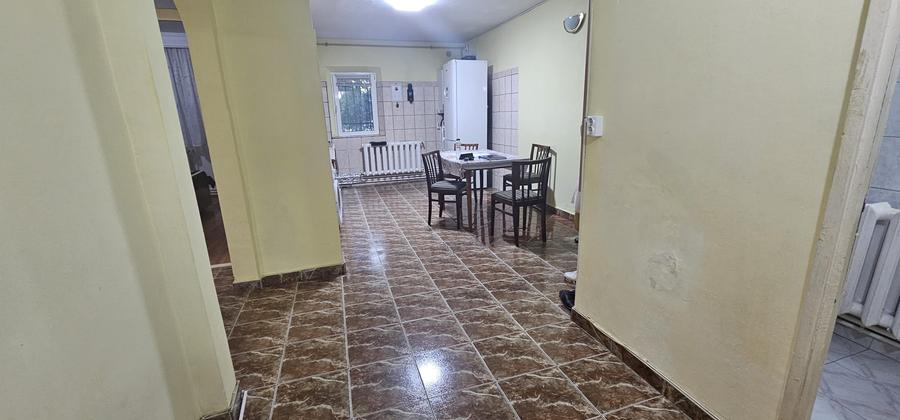 Poarta 6/ 3 camere decomandate / 2 bai / Parter