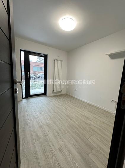 Spațiu comercial  cu 3 căi acces și loc de parcare 36mp, Podu Roș, CT - 7