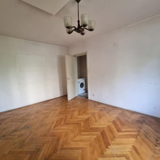 Proprietar vand apartament 3 camere etaj 1 semidecomandat zona Vlahuta 3