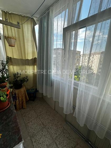 Apartament de vanzare cu patru (4) camere - 5 minute de metrou Crangasi - 6