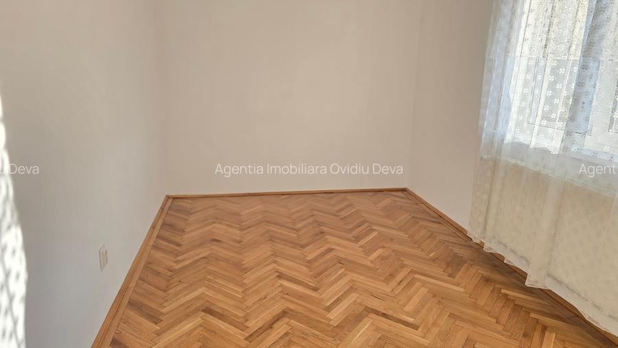 Inchiriez sau vand apartament 4 camere in Deva, zona Pietei Centrale, etaj 3, - 6