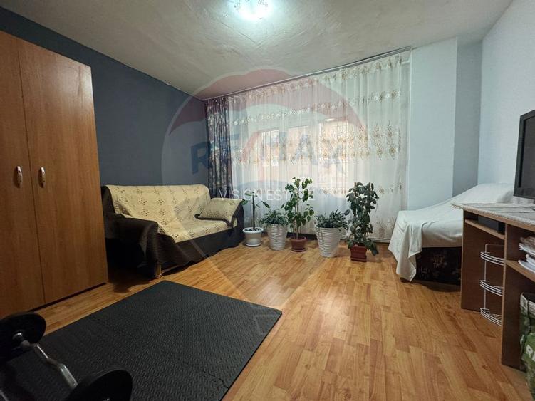 Apartament  cu 3 camere de vanzare 1 Mai - 5
