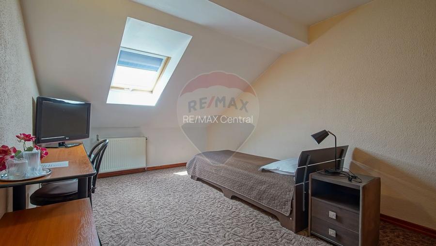 Comision 0 %! Pensiune cu 12 camere de vânzare, str. De Mijloc! - 32