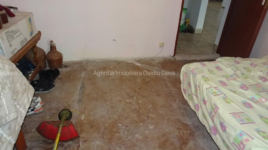 Vand  apartament de 3 camere decomandat in Deva, etaj 2, zona Micro 15, - 8