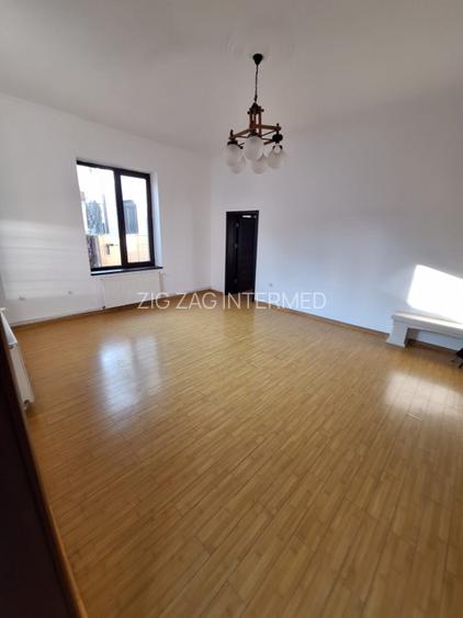 Faleza Nord, imobil P+1, 7 camere - 14
