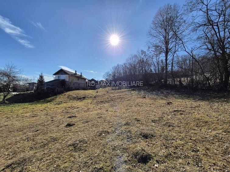 Teren intravilan 3526 mp cu vedere superba catre munte! - 2