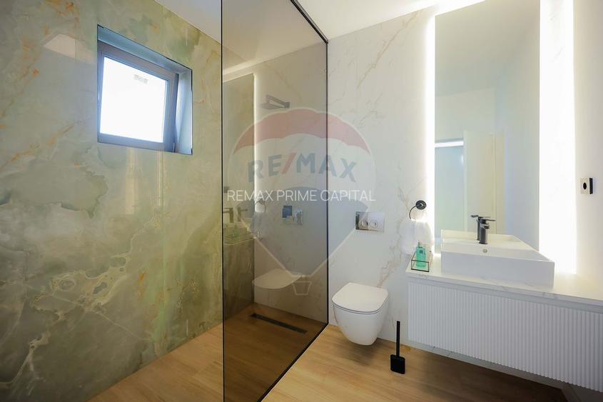 De vânzare Vilă cu 8 camere în Sânmartin, 290 mp util, teren 1100 mp - 9