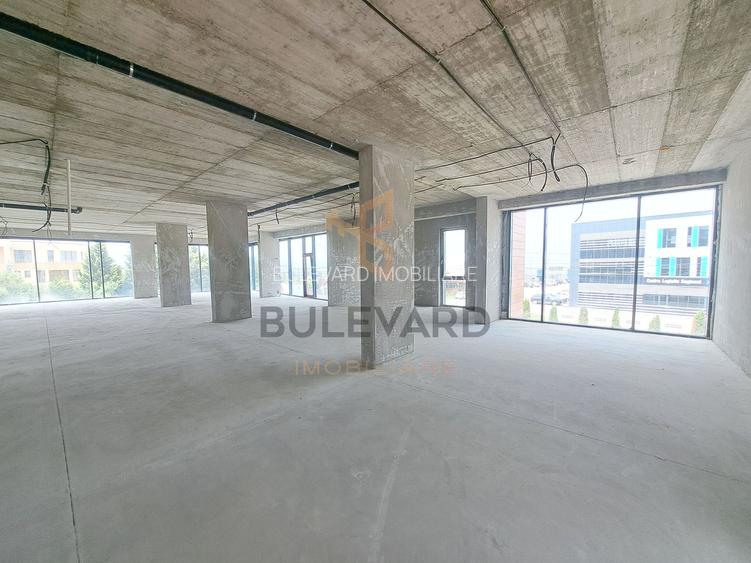 Cladire comerciala situata la drum intens circulat, 1365 mp utili + 20 parcari - 19