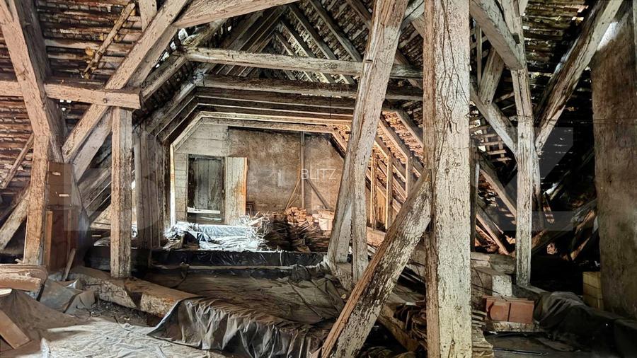 Pod spaitos, transformabil in apartamente, 285 mp, Piata Sfatului - 6