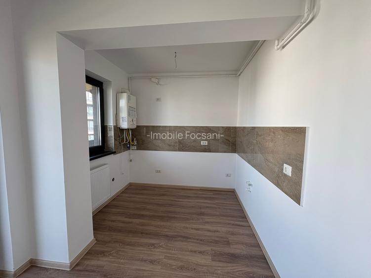 Apartament 3 camere - bloc nou - etaj 3/5 - 14
