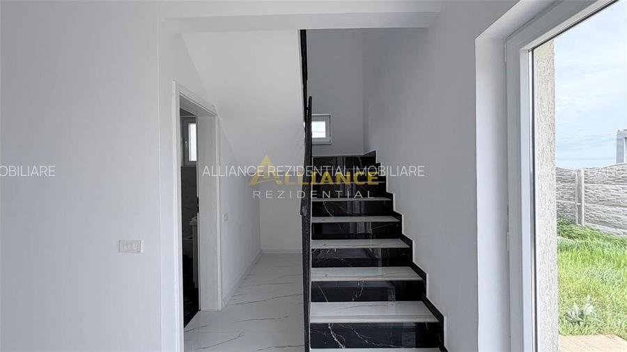 Casa individuala - 4 camere - 2 bai - 560mp teren - 9