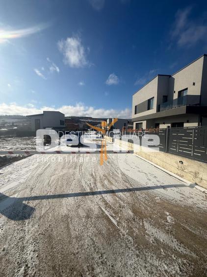 Casa individuala cu etaj, 4 camere, teren 396 mp, drum privat - 3