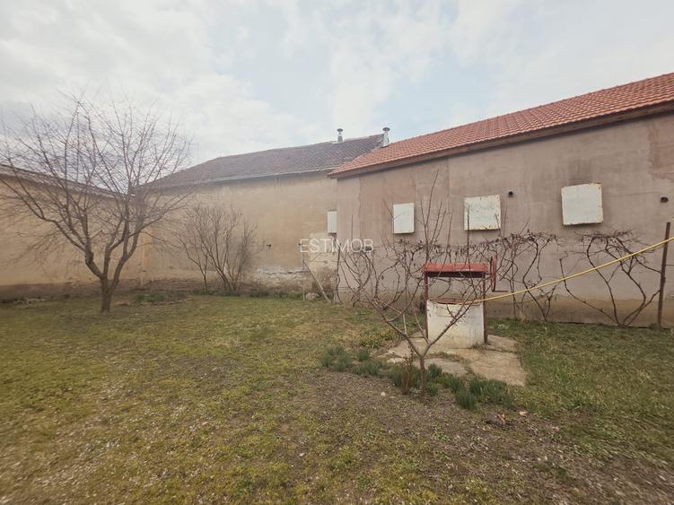 Vand casa saseasca 4 camere cu teren generos 2500 mp - 3