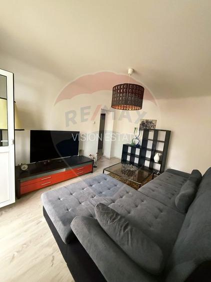 Apartament cu 4 camere de vânzare în zona 1 Mai - 4