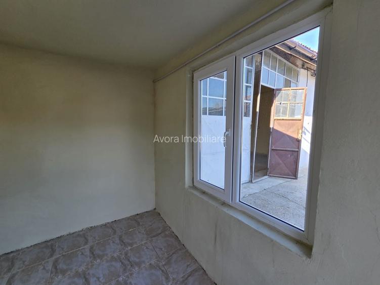 Dudestii Noi, Hala, Disponibila imediat - 10