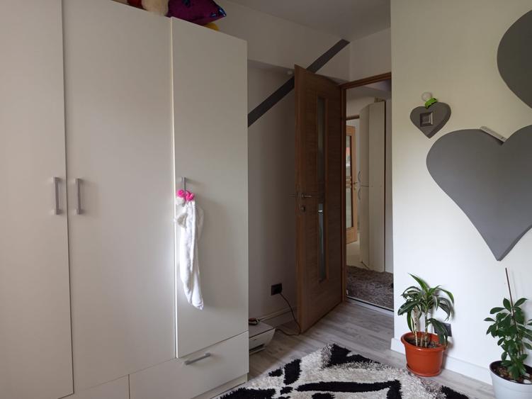 Apartament 3 camere,decomandat,parter+curte interioara, zona Progresu