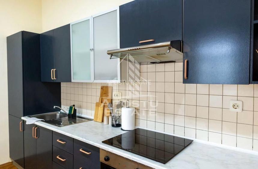 Apartament cu farmec istoric, Piața Victoriei, 63 mp utili , lift - 6