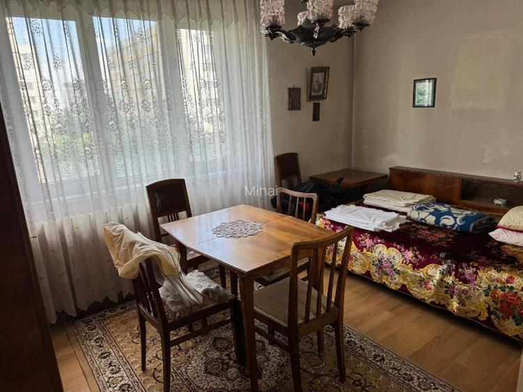 Se vinde un apartament de 3 camere in zona Obor, pe strada Masina de Paine - 12