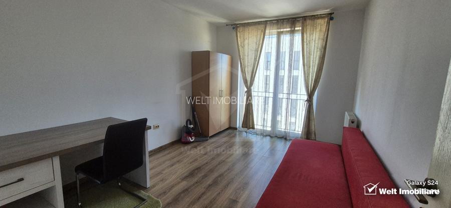 Apartament trei camere, semidecomandat, strada Porii - 5